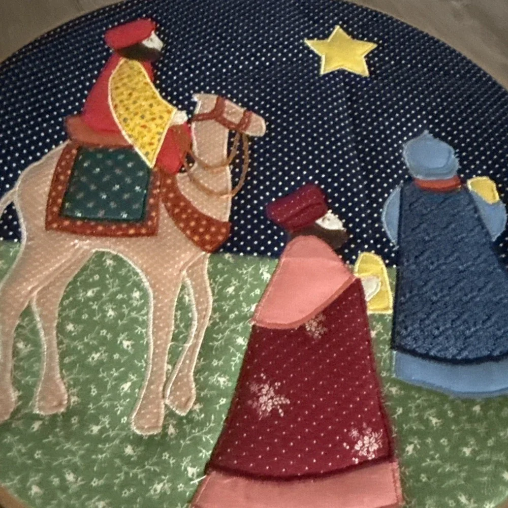 2 Vtg‎ NATIVITY HOOP Christmas Nativity Embroidered 14
